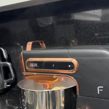 Fakir Ev Aletleri Makarna Hamuru Yoğururken Duman Çıkan Mutfak Şefine İade Talebi