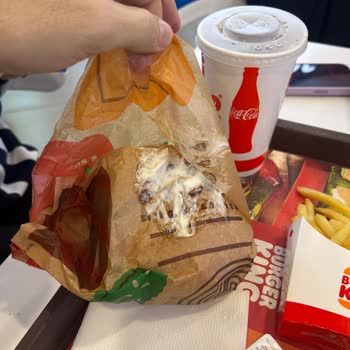 Pendik Neomarin Burger King Şubesinde Soğuk Ve Dağınık Paketleme, Çürük Salata Ve İlgisiz Personel