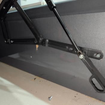 Montaj Hatası Ve Servis Gecikmesi Nedeniyle Yatak Odası Takımının Ücretsiz Değiştirilmesi Talebi