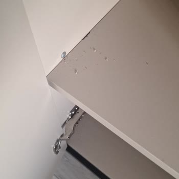 Vivense’de Eksik Ve Kırık Koltuk Parçası, Hatalı Kurulumlu Yemek Odası İçin Acil Çözüm Talebi