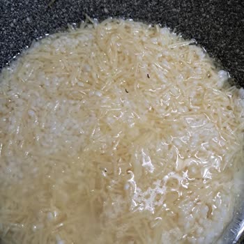 Şok Marketler Paketi Açtığımda Pirinçlerin İçinde Kurt Olduğunu Fark Ettim