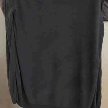 İlk Yıkamada Beden Bollaşması Yaşayan Kazak: Mavi'den Değişim Reddi