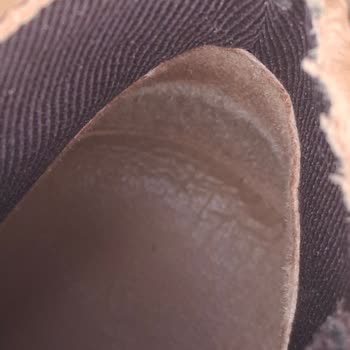 Deriden Gelen Renk Değişimi Ve Çorap Hasarı Nedeniyle Mağdur Oldum İade Talep Ediyorum