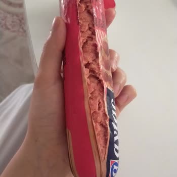 Tost Makinesinde Patlayan Sucuk Ve Kötü Koku