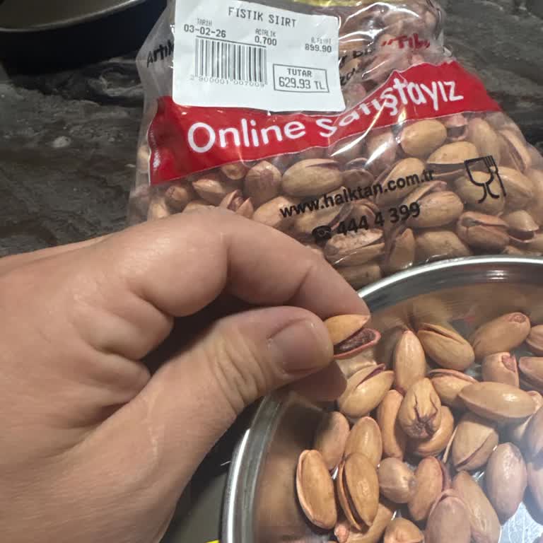 Halktan Kuruyemiş Fıstıklar Aşırı Derecede Kurumuş, Gereğinden Fazla Tuzlu