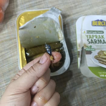 Hamile Kadının Satın Aldığı Teneke Sarma Ürünün İçindeki Yabancı Madde