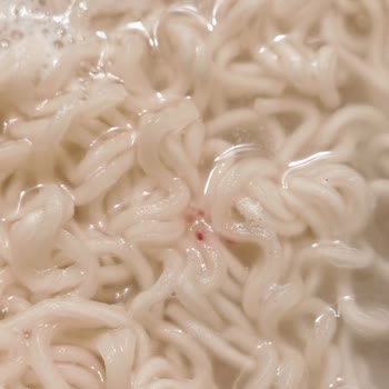 Dudomi Noodle Üzerindeki Kırmızı Renk İçin Açıklama Ve Tazminat Talebi