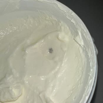 Bozuk Kıvamlı Ve Tanımsız Madde İçeren Süzme Yoğurt İçin İade Talebi