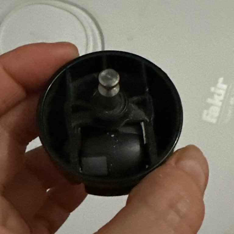 Fakir RS770 Robot Süpürge Yön Tekerleği Sürekli Çıkıyor Ve Kullanım Bozuluyor