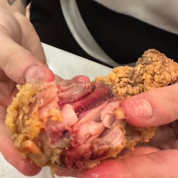 Popeyes Balat Şubesinde Çiğ Ve Kanlı Tavuk İçin Tam İade Talebi