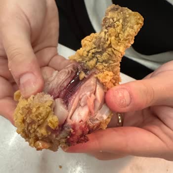 Popeyes Balat Şubesinde Çiğ Ve Kanlı Tavuk İçin Tam İade Talebi