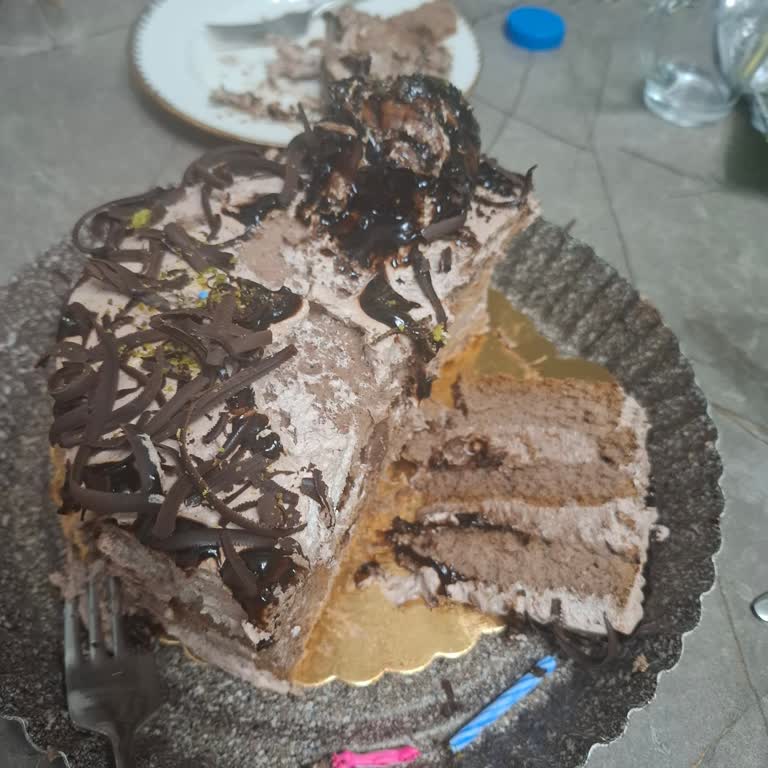 Taze Satılan Bozulmuş Pastanın Gıda Güvenliği Riskine Şikayet