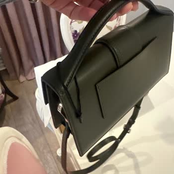 Beymen'den Gelen Çanta Özensiz Ve Tozlu, Çözüm Bekliyor