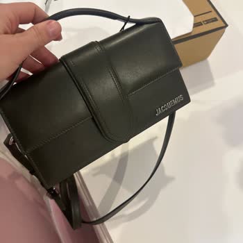 Beymen'den Gelen Çanta Özensiz Ve Tozlu, Çözüm Bekliyor