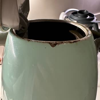 Yüksek Fiyatlı Smeg Kettle’da Boya Soyulması Ve Paslanma, Servis Yardımcı Olmadı