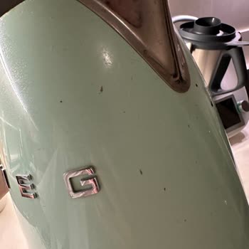 Yüksek Fiyatlı Smeg Kettle’da Boya Soyulması Ve Paslanma, Servis Yardımcı Olmadı