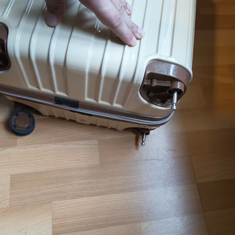 Refakatçi İhmalinden Kırık Bagaj Ve Ajet’in Yardım Reddi