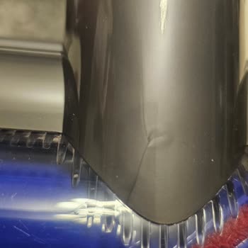 Dyson V15 Ayak Başlığındaki Çizikler İçin Hızlı Değişim Talebi