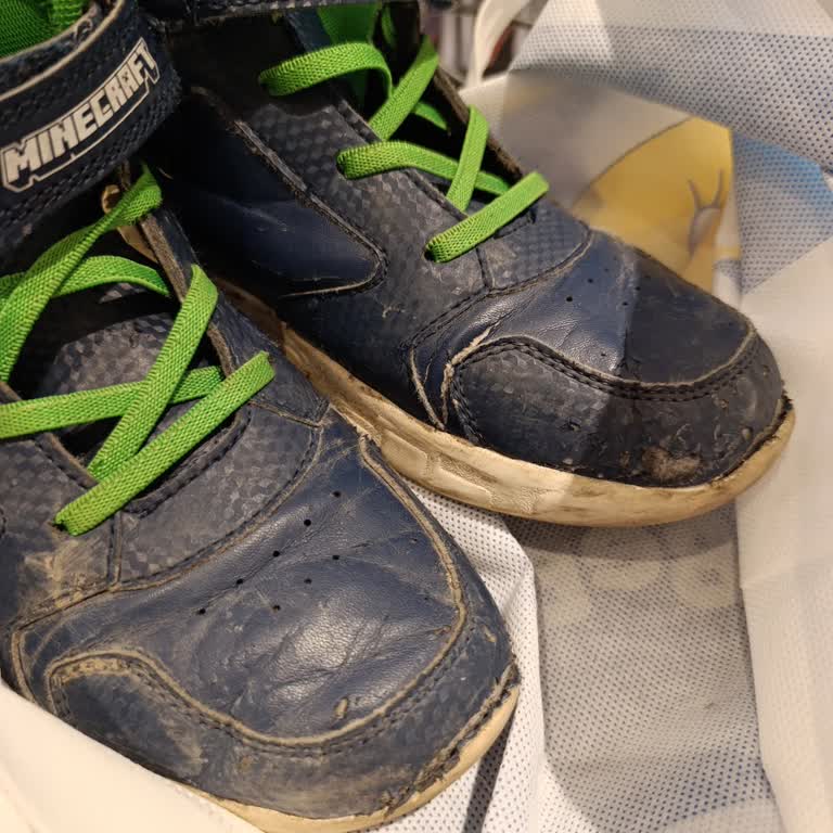 Deichmann Ankamall Şubesinden Aldığım Botta Üç Ayda Açılmalar Ve Su Sızdırması