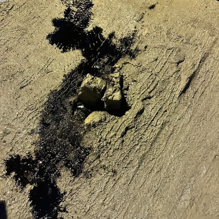 Küçükçekmece'de Bozuk Yol Nedeniyle Kaza İSKİ'den Acil Müdahale Talebi