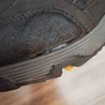 Kısa Sürede Yırtılan Kışlık Ayakkabı İçin İade Reddi Ve Mağduriyet