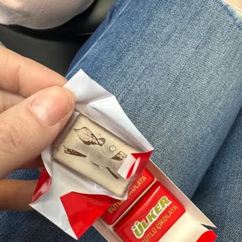 Ülker Sütlü Çikolata Üzerindeki Beyazlama: Kalite Ve Sağlık Endişesi