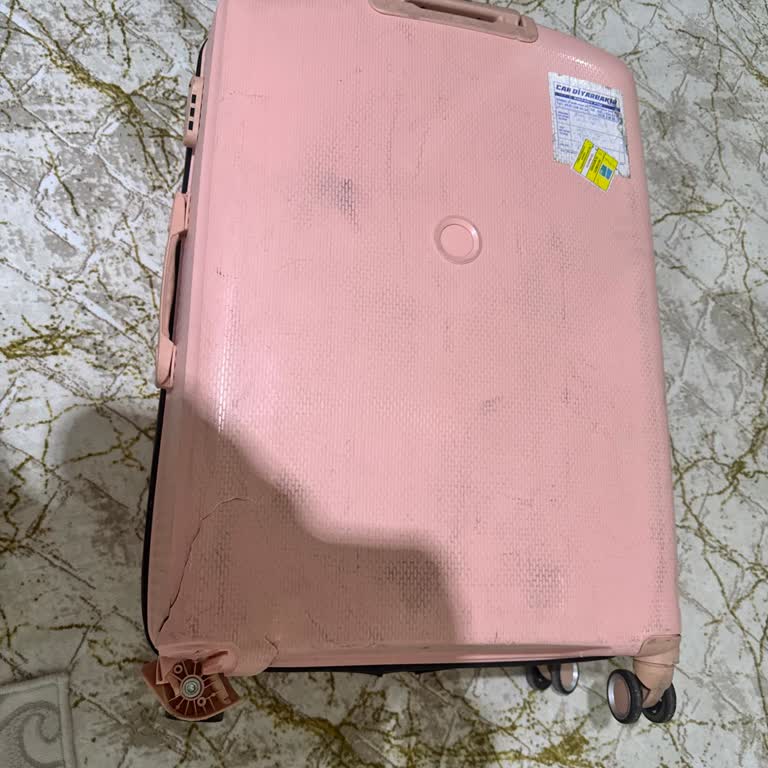 Yoğun Kar Nedeniyle İniş Sonrası Hasarlı Bagaj Ve Yardımcı Olmayan Hava Yolu