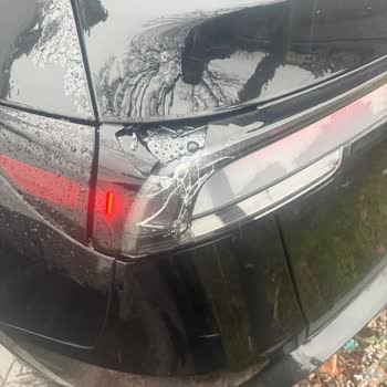 Tesla Auto Park Failed to Detect an Obstacle and Caused a Collision