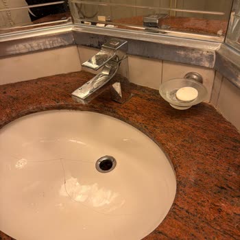 Jasmine Court Hotel | Girne Hem Tatilimiz Mahvoldu Hem De Sağlığımız Ciddi Şekilde Olumsuz Etkilendi