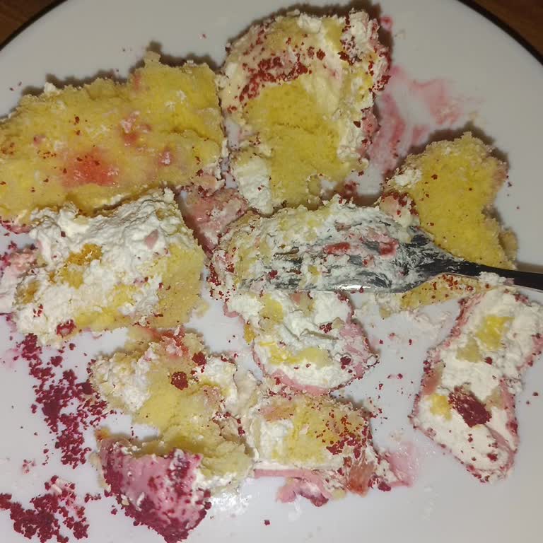 900 TL’lik Pastanın İçeriği Sadece Krem Şanti, İade Talebi