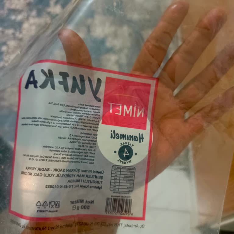 A101'de Yufka Paketi Sahte Etiketli Ve Eksik