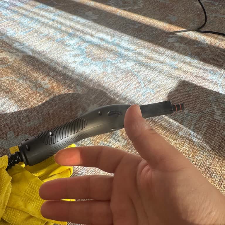 Kontrolsüz Buhar Çıkışı Ve Yanık Mağduriyeti Nedeniyle Kullanılamaz Hale Gelen Temizlik Makinesi