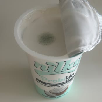 Son Kullanma Tarihi Geçmemiş Yoğurtta Küf Ve Güven Kaybı