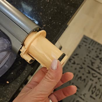 Philips 7000 Dikey Süpürge Gövdesi 5 Ayda Kırıldı