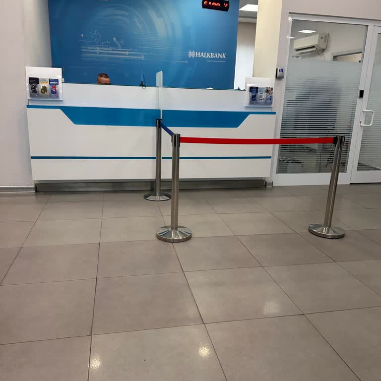 Antalya OSB Halkbank Şubesinde Gişe Çalışanlarının Yetersizliği Ve Uzun Bekleme