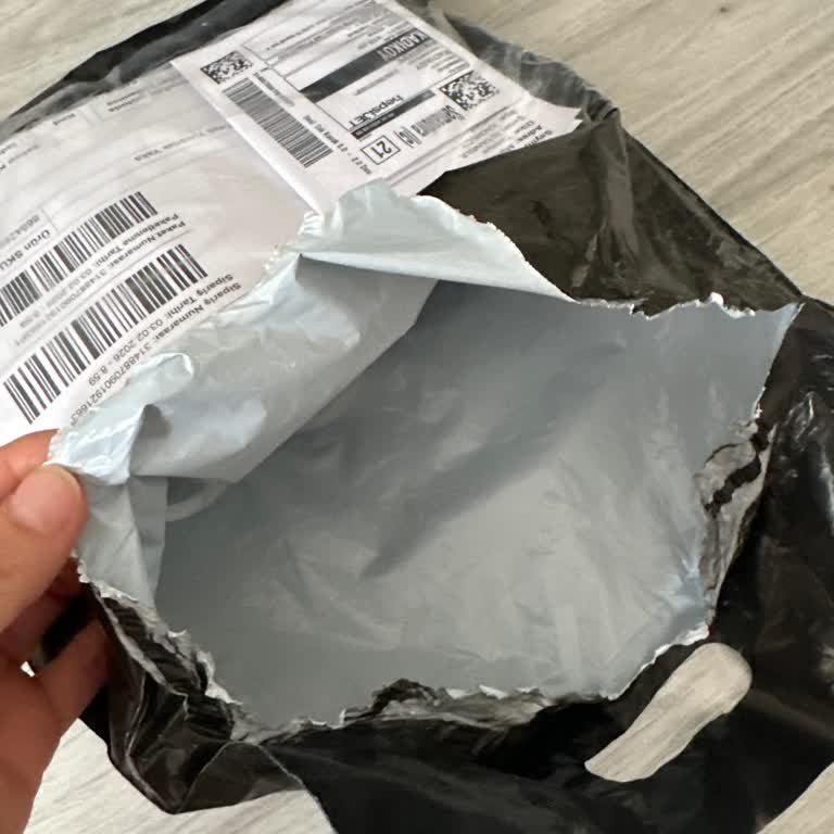 Koton’da Özensiz Paketleme Ve Deforme Ürün Şikayeti