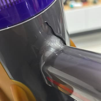 Dyson V12 Gövde Batarya Birleşimindeki Çatlak İçin Garanti Kapsamında Değişim Talebi
