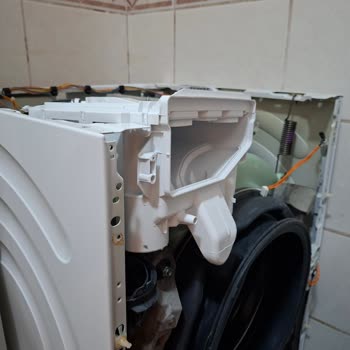 Garanti Altındaki Çamaşır Makinesinde Paslanma, Erken Amortisör Arızası Ve Sürekli Sallanma