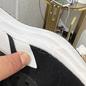 Adidas Ayakkabısının Kısa Sürede Yırtılması Ve FLO’nun Çözüm Reddi