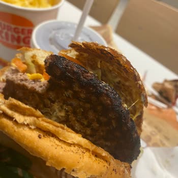 Yanmış Burgerler Ve İlgisiz Personel Nedeniyle İade Ve Özür Talebi