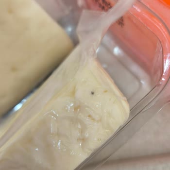 Taciroğlu Peynirindeki Şüpheli Siyah Madde İçin İade Ve Değişim Talebi