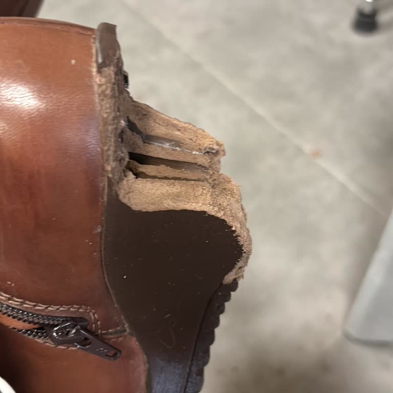 Tergan Deri Çizmemin Tabanı Parçalandı, Müşteri Hizmetlerinden Çözüm Sunulmadı