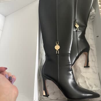 Fermuarı Kapanmayan Çizme Ve Mağaza Müdürünün Reddine Karşı İade Talebi