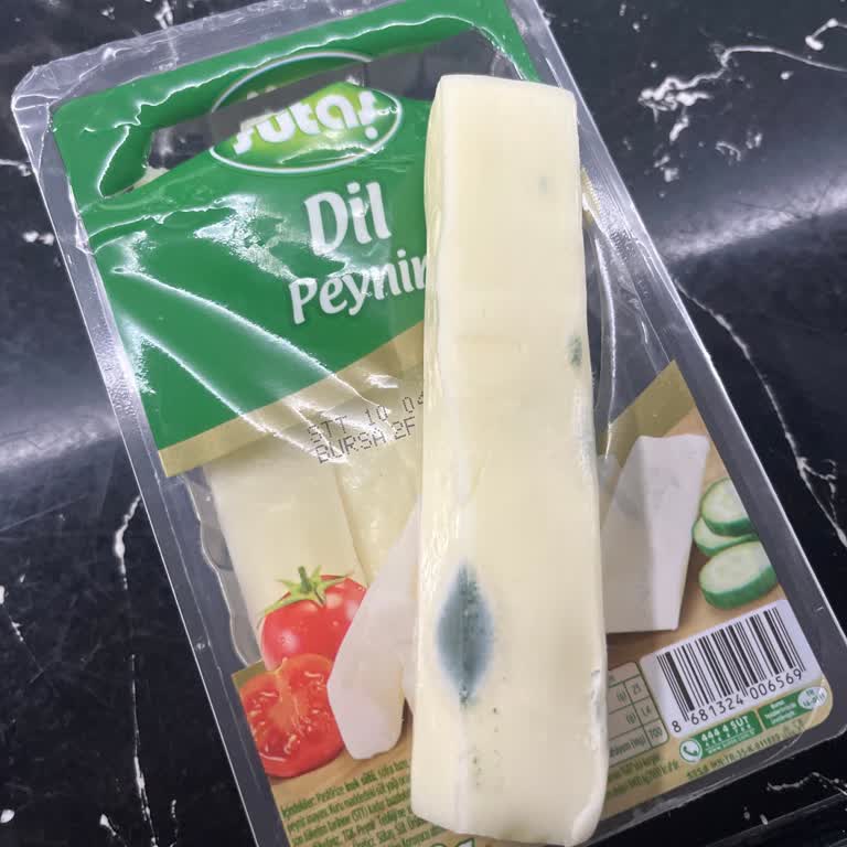 Küflü Sütaş Dil Peynirine İade Ve İnceleme Talebi