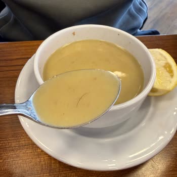 Çorba İçinde Kıl Ve Şefin Umursamaz Yaklaşımı