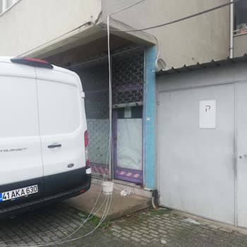 TurkNet’in Dış Cephe Hasarı Ve İzin Almadan Kablo Döşemesi Şikayeti