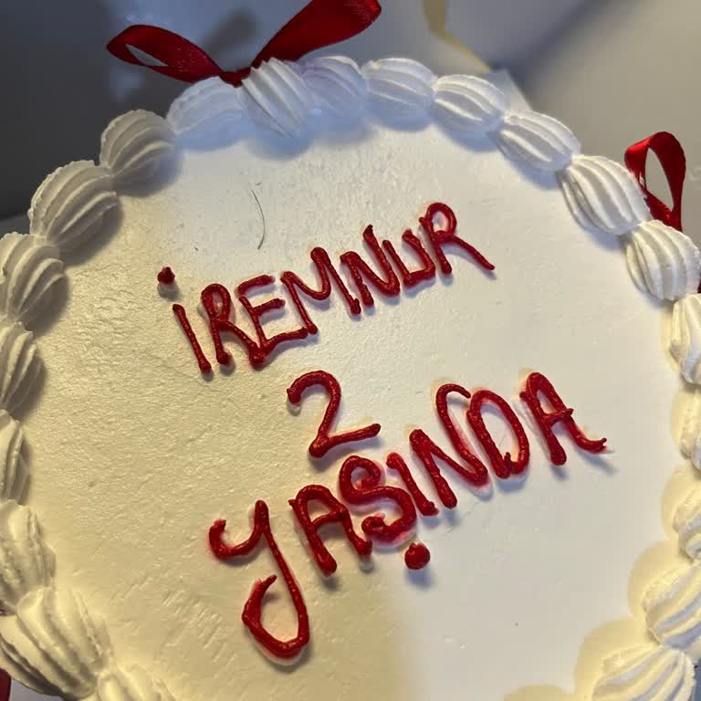 Pastada Saç Görüldü, Hijyen Sorunu Özel Günümüzü Mahvetti