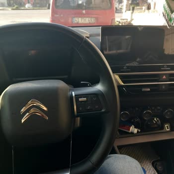 3 Yıldır Çözülmeyen Multimedya Ekran Arızası İçin Araç Değişim Talebi