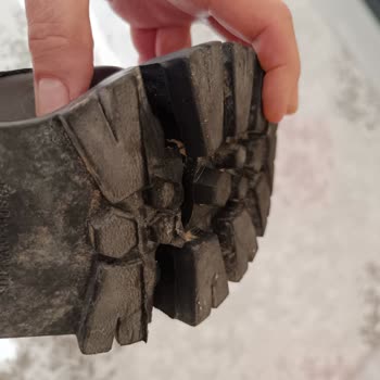 Stradivarius Botların Tabanı Kırıldı, Ücret İadesi İstiyorum