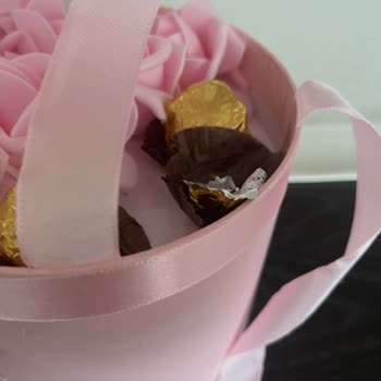 Lilyana Flowers’dan Gelen Ayıplı Çiçek Ve Çikolata Paketi İçin Tam Ücret İadesi